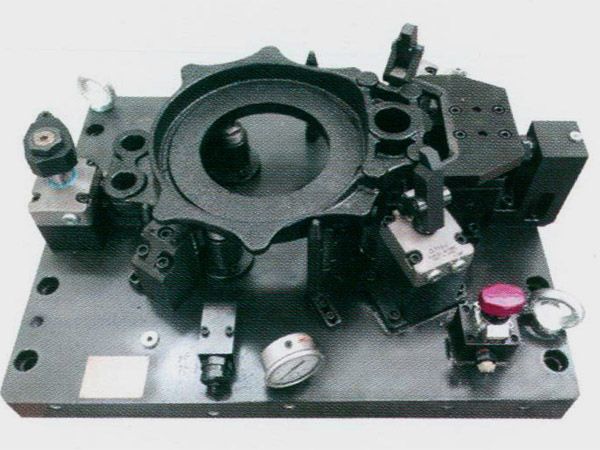 製(zhi)動器底闆液壓裌具